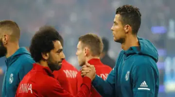 «زلزال تكتيكي ونفسي».. رونالدو يُعرقل انتقال محمد صلاح إلى الدوري السعودي
